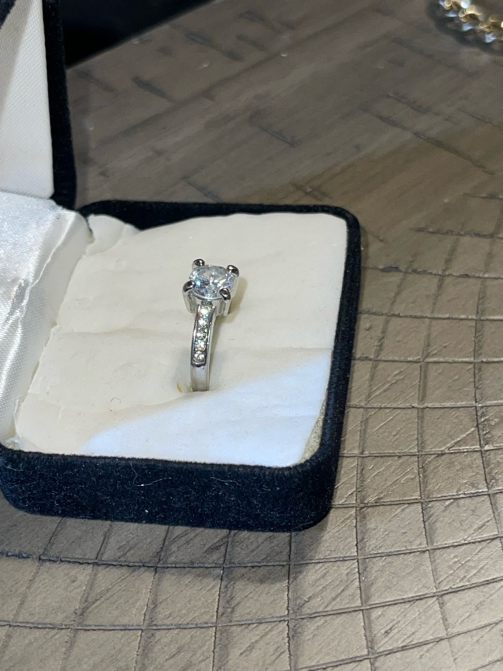 1 ring - Picture 2 of 2